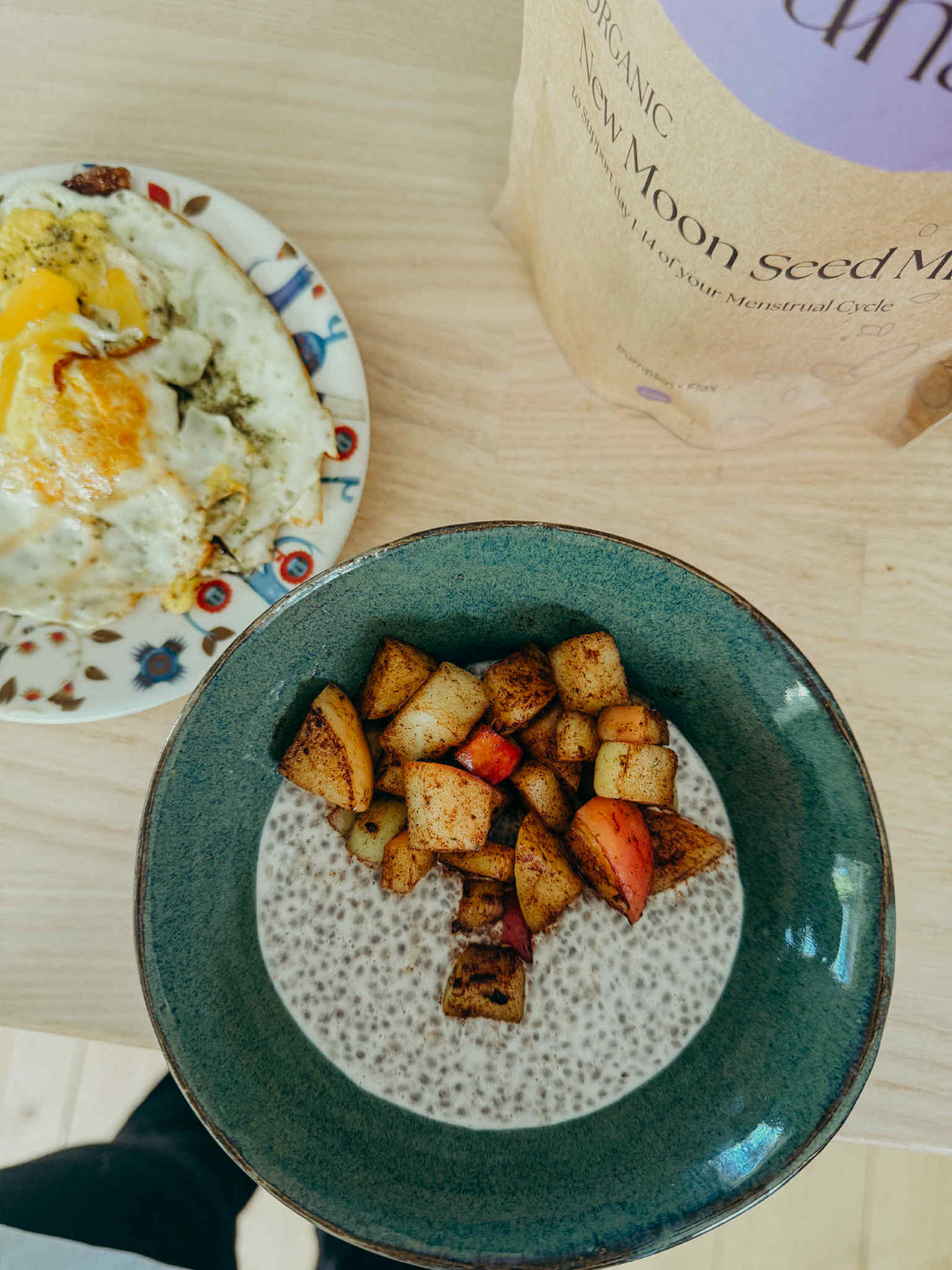 Chia pudding with cinnamon-fried apples